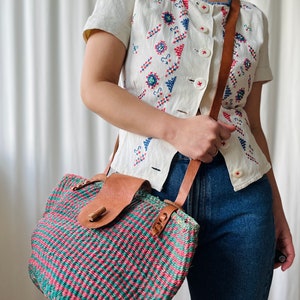 Vintage 90s African handmade Raffia Shopper, large tote bag crossbody flat market eco bag image 2