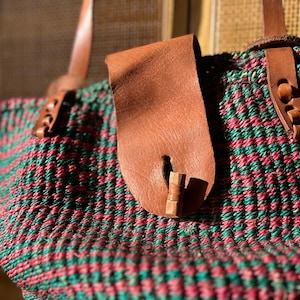 Vintage 90s African handmade Raffia Shopper, large tote bag crossbody flat market eco bag image 6