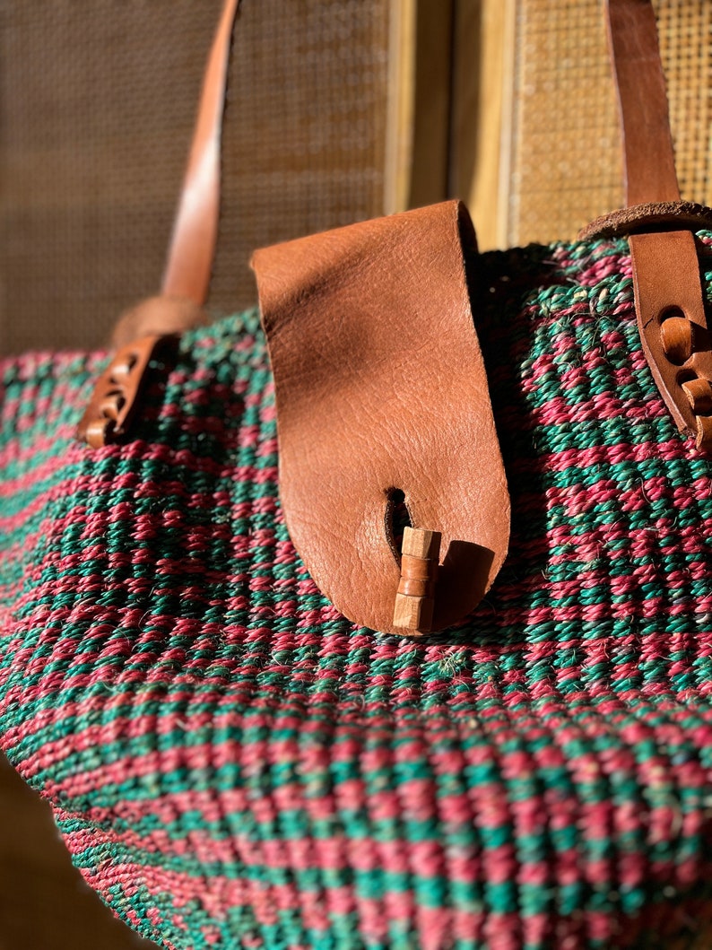 Vintage 90s African handmade Raffia Shopper, large tote bag crossbody flat market eco bag image 6