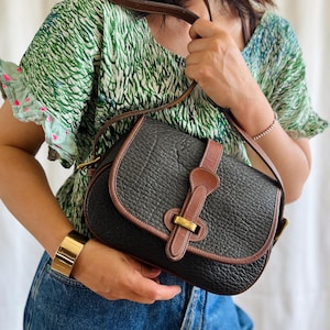 Vintage Dooney & Bourke AWL pebbled leather Dark Brown/Burnt Cedar Small Tack Bag Messenger Crossbody Handbag B148 Near Mint