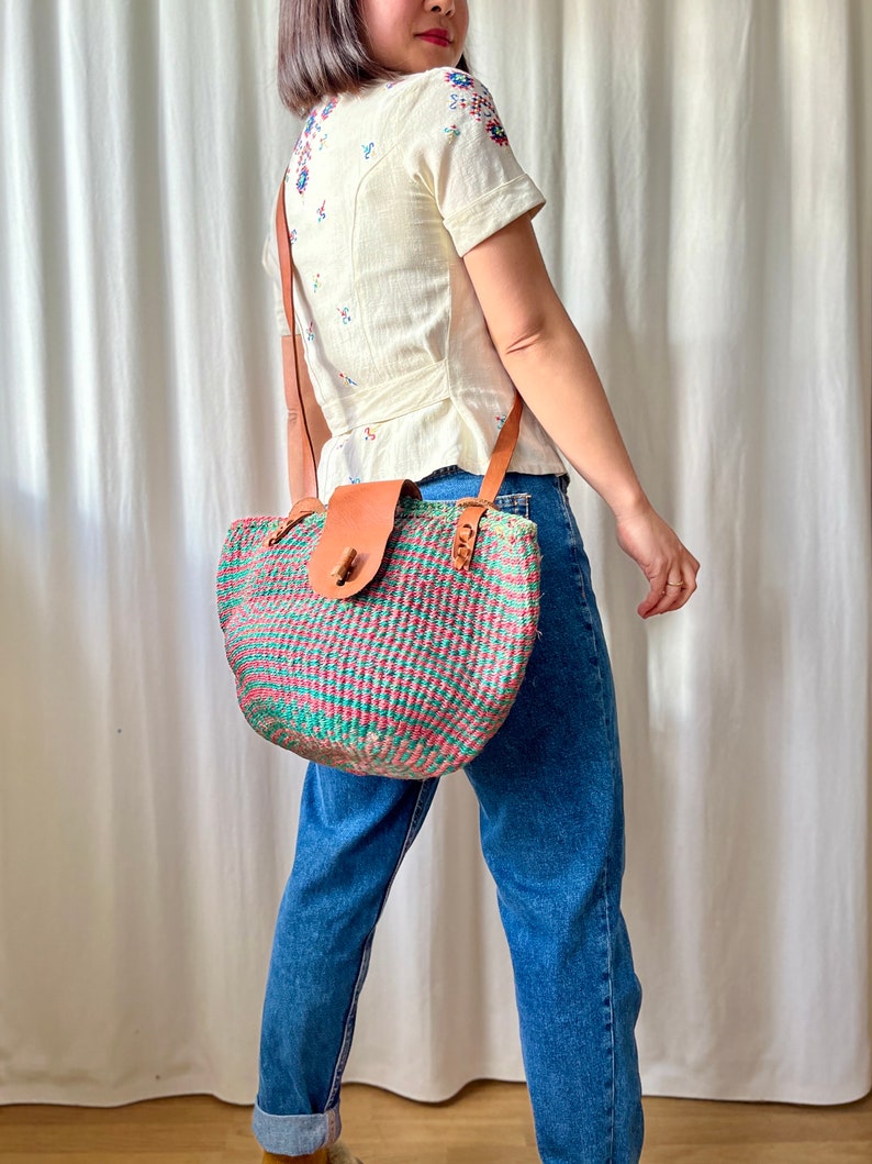 Vintage 90s African handmade Raffia Shopper, large tote bag crossbody flat market eco bag image 5