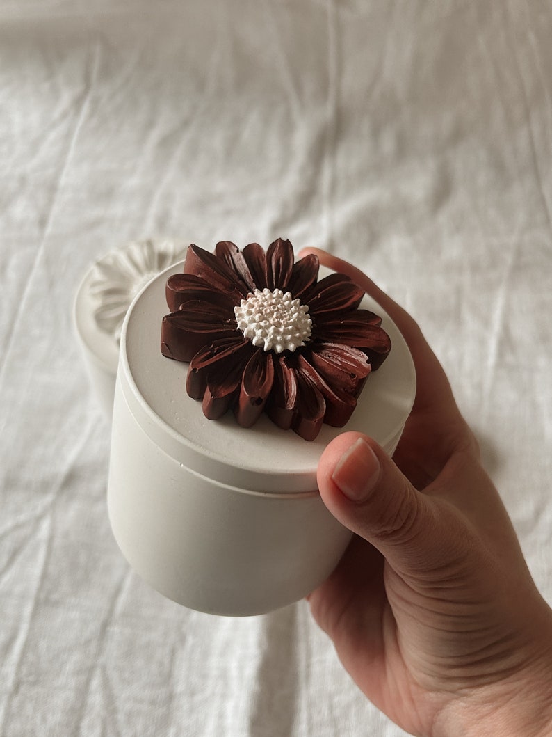 Dose mit Deckel Blume Raysin weiß kleine Dekodose handgemachte Geschenke Blumendeko minimalistische Einrichtung Zuhause Bild 4