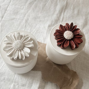 Dose mit Deckel Blume Raysin weiß kleine Dekodose handgemachte Geschenke Blumendeko minimalistische Einrichtung Zuhause Bild 2