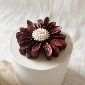 Dose mit Deckel Blume Raysin weiß kleine Dekodose handgemachte Geschenke Blumendeko minimalistische Einrichtung Zuhause Rot-Weiß