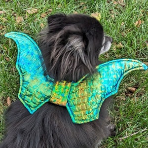 Pet Dragon Wings for Dogs & Cats available in Pink or Green and 3 sizes.