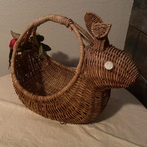 VTG Wicker Bunny/Rabbit handle Basket with floral/button eyes