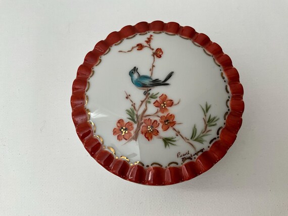 Vintage Hand-Painted Porcelain Pearl Nickerson scalloped edge  Trinket Box View 2