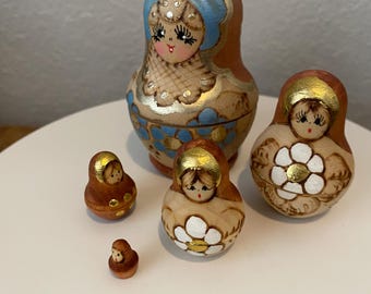 Vintage Russian Nesting dolls  5 piece set