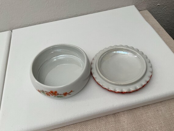 Vintage Hand-Painted Porcelain Pearl Nickerson scalloped edge  Trinket Box View 4