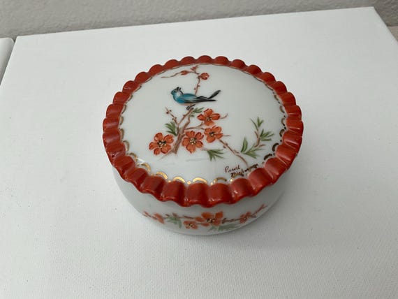 Vintage Hand-Painted Porcelain Pearl Nickerson scalloped edge  Trinket Box