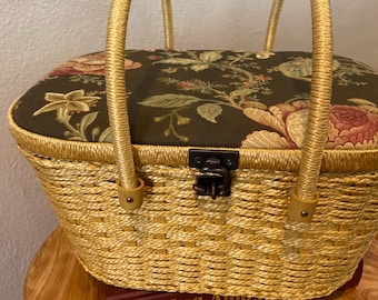 Vintage sewing basket with handle clear divider