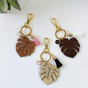 Wooden Monstera Leaf Keychain: Personalized Plant Lover Gift