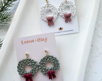 Christmas wreath dangle earrings, Clay Christmas earrings, handmade Christmas earrings, festive earrings, Christmas gift for women