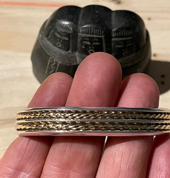 Incredible Vintage Native American Navajo Sterling Silver 12kgf Two-tone Band Ring Incredible Vintage Native American Navajo Sterling Silver 12kgf Two-tone Band Ring