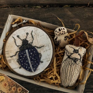 Geschenkbox Käfer Hand bestickt Hoop Keramik Geschenk
