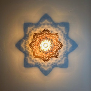 Lampe design en bois, motif oriental, lampe ombre moderne, mandala lumineux, applique murale salon