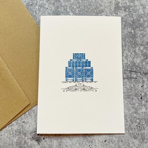 Cartão de aniversário tipográfico da Era Dourada - Design azul dinamarquês elegante e exclusivo - Saudação perfeita para celebrações especiais
