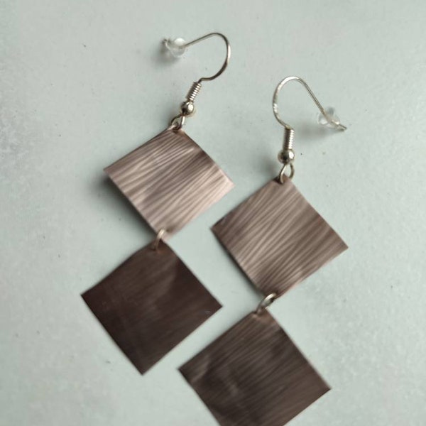 Boucles d'oreilles carrées en capsules de café recyclées Nespresso couleur marron