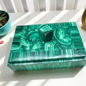 6 &quot;x 4 &quot;x 2&quot; Malachit Stein Schmuckschatulle Natürliche Grüne Kristall Aufbewahrungsbox mit polierter Oberfläche | Luxuriöser dekorativer Edelstein-Aufbewahrungs-Organizer.&quot;