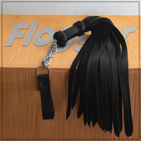 Real Cow Leather Flogger Black 26 Tails Thuddy Flogger Finger Chain Handle Flogger for Sex Florentine Flogger For Role play games