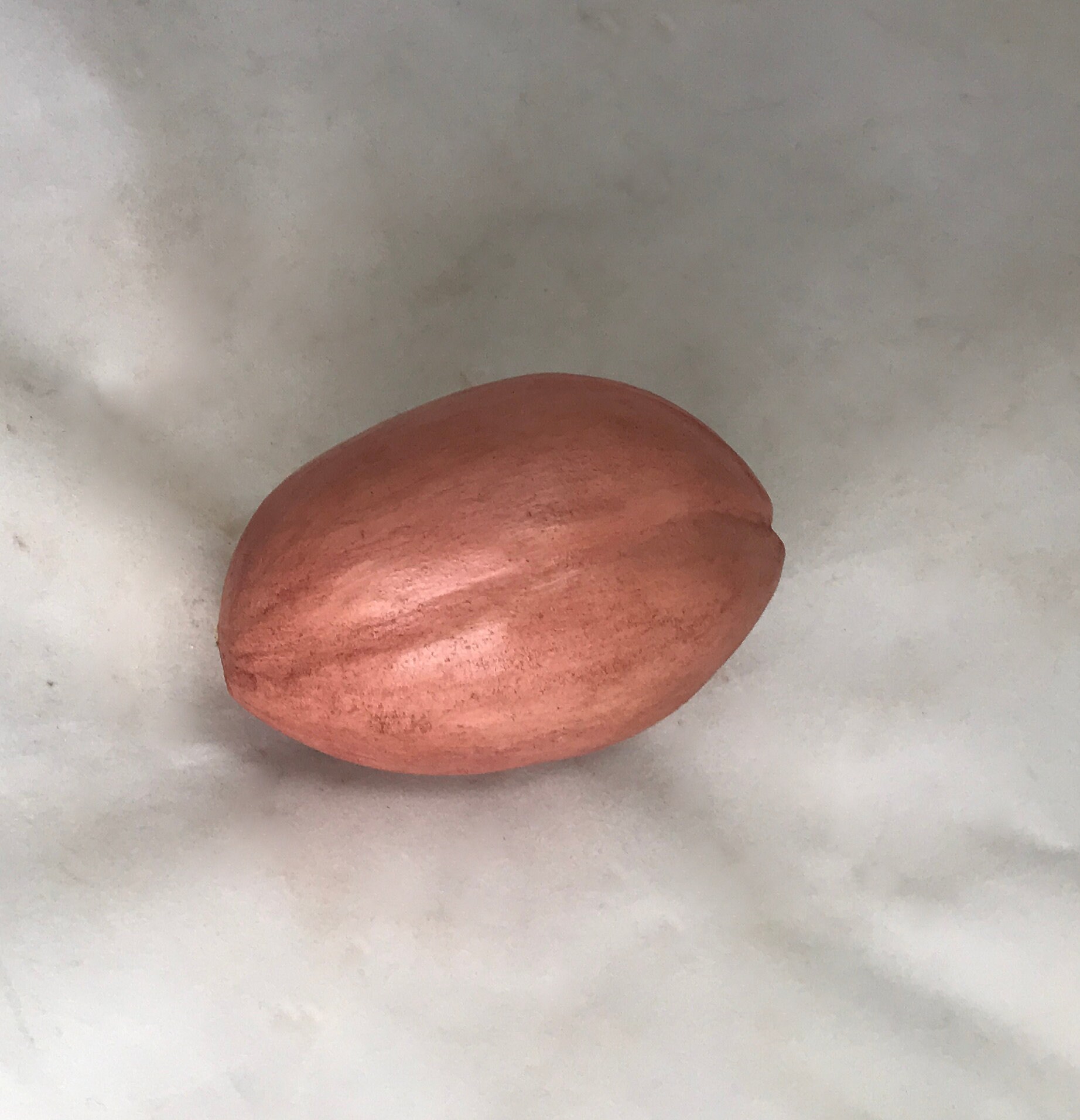 Sculpture de Noix Pécan en Céramique