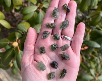 AUTHENTIC MOLDAVITE / Genuine Moldavite / Tektite / Rare Crystal / Raw Moldavite Crystal / Transformation Crystal / Powerful Crystal.