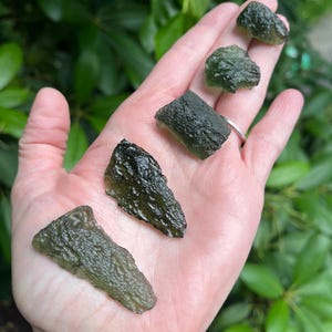 GENUINE MOLDAVITE / Authentic Moldavite / Tektite / Rare Crystal / Raw Moldavite Crystal / Transformation Crystal / Powerful Crystal.