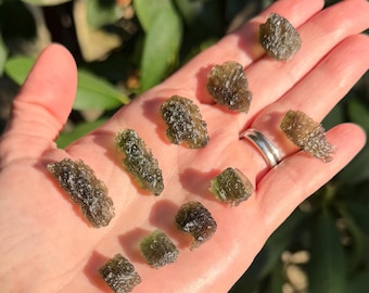 GENUINE MOLDAVITE / Authentic Moldavite / Tektite / Rare Crystal / Raw Moldavite Crystal / Transformation Crystal / Powerful Crystal.