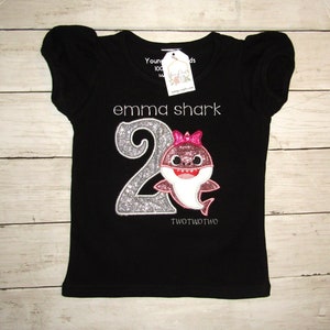 Babyshirt haai twee jaar, kindershirt geborduurd haai, gepersonaliseerd kindershirt, verjaardagsshirt kinderen