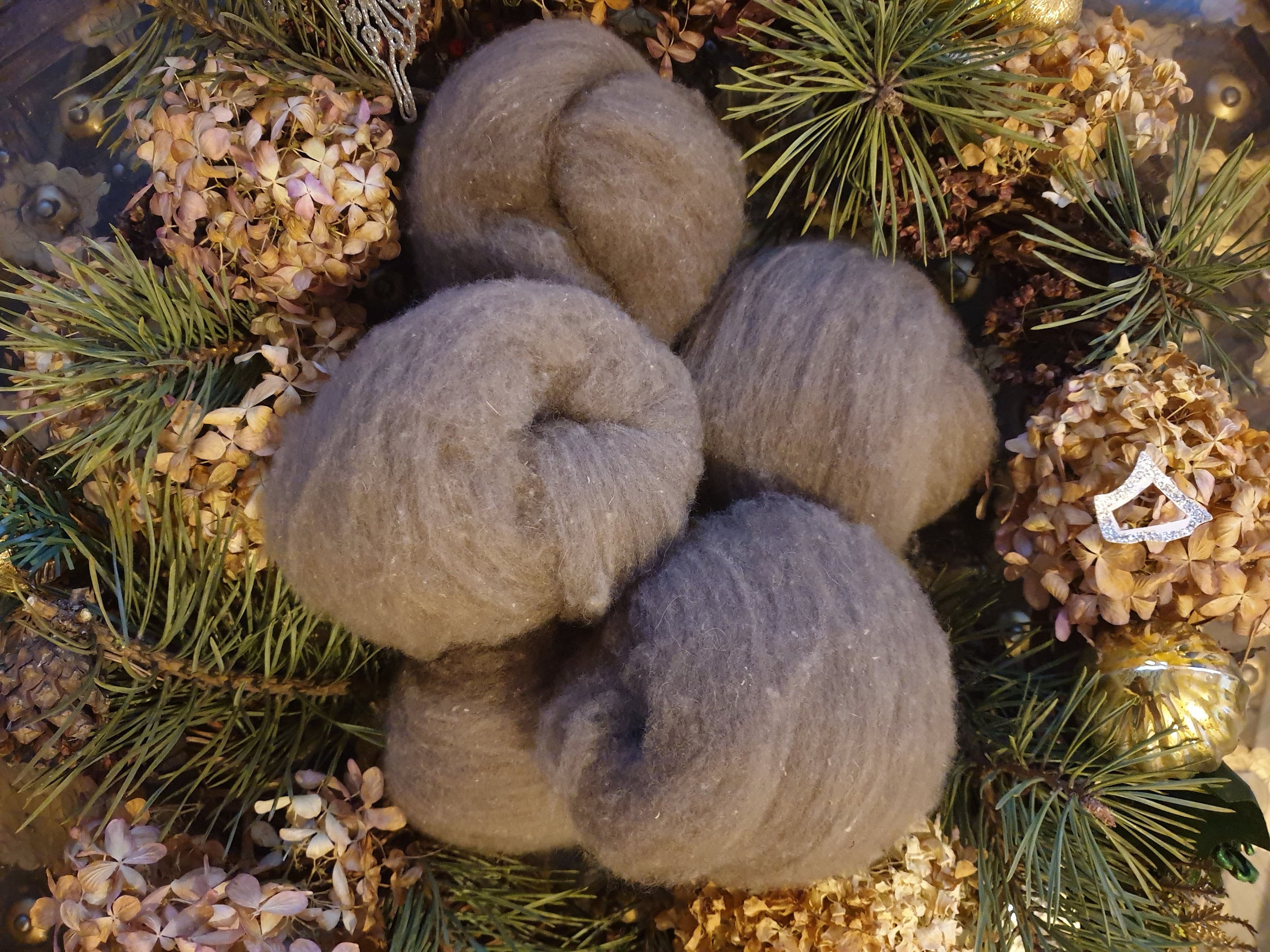 Laine Qiviut 100% Musk Ox - MOCO Qiviut - Fingering Weight - 5 écheveaux - Couleur Cranberry