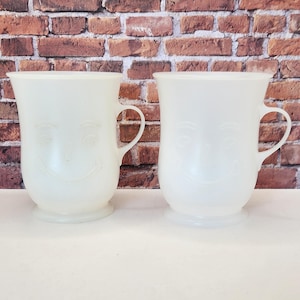 Vintage Kool-Aid Man Cups Set of 2, White Plastic Smiley Face 1980s Drinkware, Retro Kids Cups, Kool-Aid Collectible Party Decor, Fun Gift