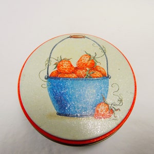 Vintage Strawberry Tin with Strawberry Shaped Soaps Vintage strawberry Container Vintage Strawberry tin Small Vintage Tin