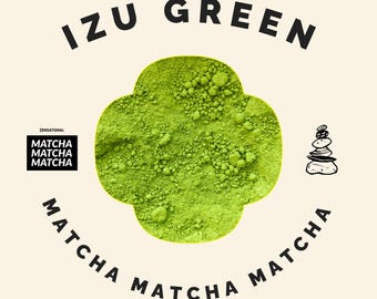 Puede incluir: Polvo de matcha Izu Green, un polvo verde brillante con una superficie texturizada, se muestra en un diseño en forma de trébol. El texto "Izu Green" está escrito en letras negras sobre el polvo, y el texto "Matcha Matcha Matcha" está escrito en letras negras debajo del polvo. El texto "Zensational" está escrito en letras negras sobre el texto "Matcha Matcha Matcha".