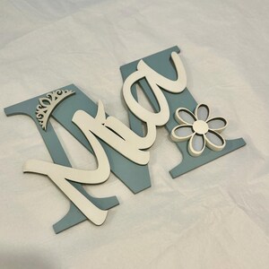 Letrero para puerta con nombre, diseño de flores y princesas, pintado a mano, para habitación infantil, habitación infantil, madera personalizada, habitación de niña.