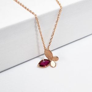 14K Solid Gold Rubin Schmetterling Anhänger Halskette, Zierliche Schmetterling Halskette Rubin Halskette, Schmetterling Anhänger, Geschenk für sie