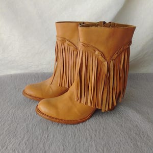 Matisse Vintage Tan Natural Leather Fringe Rumour Boots Wooden Heel. Ankle Boots. Heeled Cowgirl Boots. Size 10 B. Original
