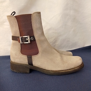 Vintage Prada suede boots. Prada leather Chelsea boots. Size 36.5 Insole length 10,236 inch (26 cm). Ankle boots.