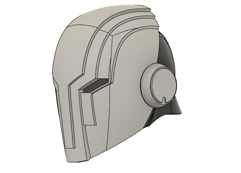 Op de afbeelding: Een lichtgrijze helm in futuristische stijl met een afgeronde oorschelp en een hoekig ontwerp. De helm heeft een gesegmenteerde bovenkant en een donkergrijze vizierzone. Het ontwerp suggereert een sciencefiction- of cosplay-thema.