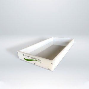 May include: White rectangular plastic tray with rounded edges and a green logo that says "RiverTables.es".