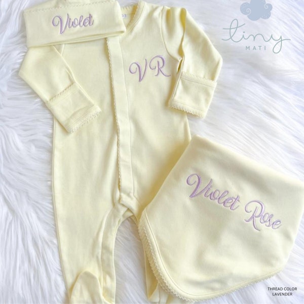 Personalized Yellow Gender Neutral Coming Home Outfit, Baby, Newborn Boy Photo Outfit, Expecting Mom Gift, Pregnancy Announcement.