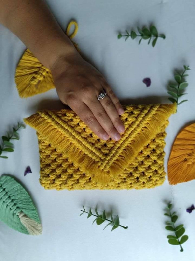 Sunshine macrame clutch Sunshine macrame clutch