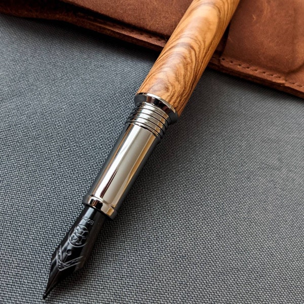 Noble filler made of olive wood and black stainless steel feather - Handmade from the Allgäu