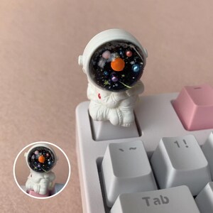 1 pieza de lindas teclas de astronauta, teclas espaciales, teclas de astronauta perfectas para jugadores y amantes del espacio, eje cruzado R4 para teclado mecánico