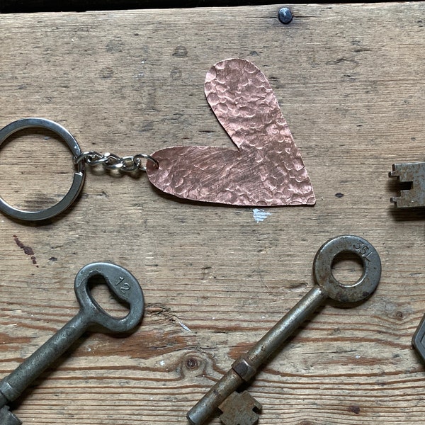Heart Copper Keyring, love heart metal keychain, hammered copper accessory, traditional 7th and 9th wedding anniversary gift
