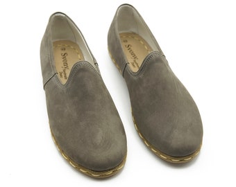 Handmade Nubuck Leather Yemeni Shoes: Turkish Gray House Slippers