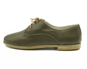 Handmade Green Leather Yemeni Shoes: Women's Lace-Up Oxfords