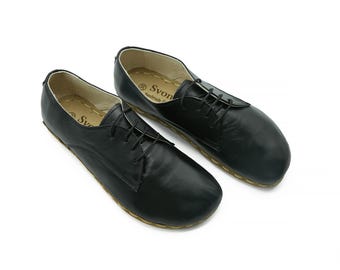 Women's Handmade Leather Oxford Shoes: Minimalist Black Lace-Up