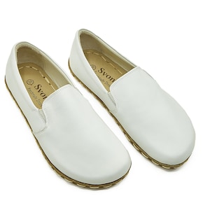 Women's Handcrafted White Barefoot Yemeni Leather Shoes - Zero Drop Minimalist Design Yemeni Shoes -  Unique Flexible Grounding Slip-Ons