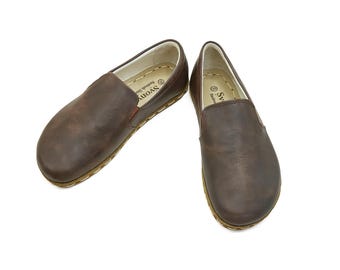 Handcrafted Brown Leather Yemeni Shoes: Minimalist Barefoot Slip-Ons