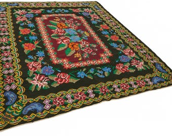 Handmade Moldavian Rose Kilim Rug: Vintage Floral Decor (7x9 ft)